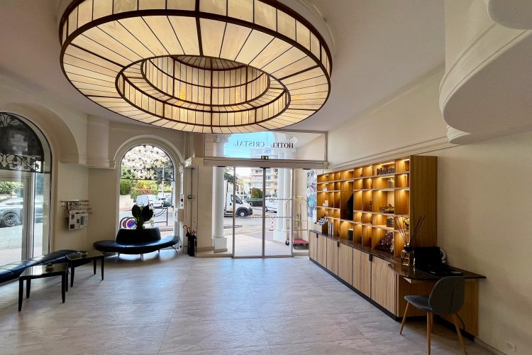 Realizzazione arredi per Hotel Eden & Cristal, Cannes - Fratelli Groppo